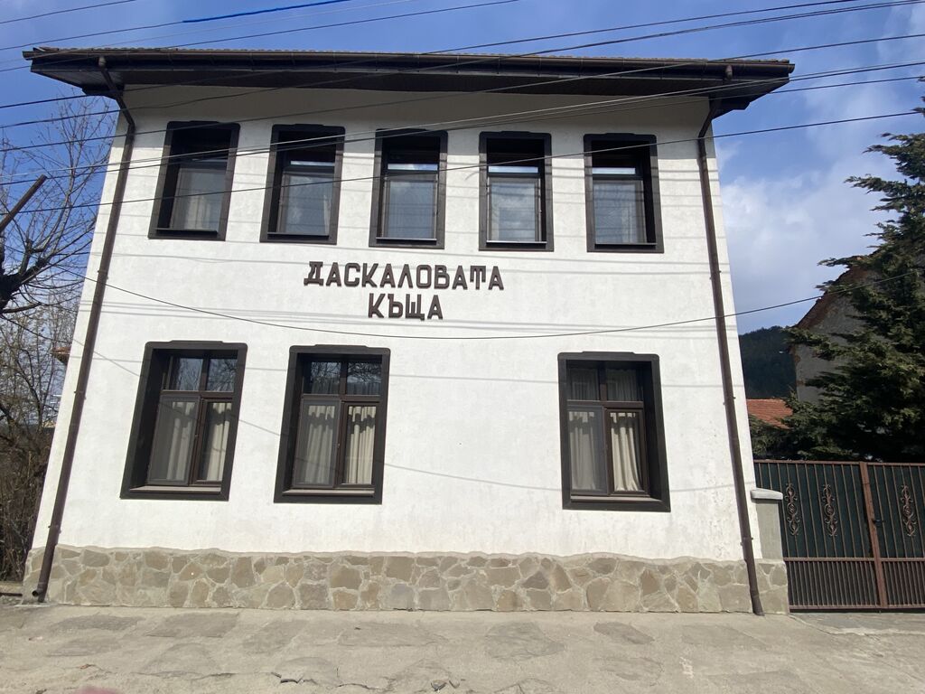219067